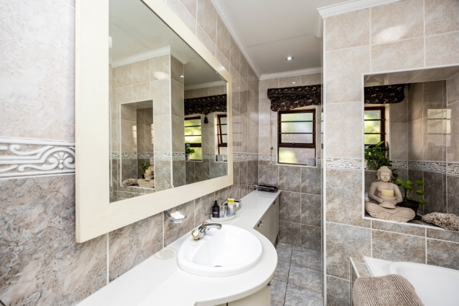 4 Bedroom Property for Sale in Beacon Bay Eastern Cape